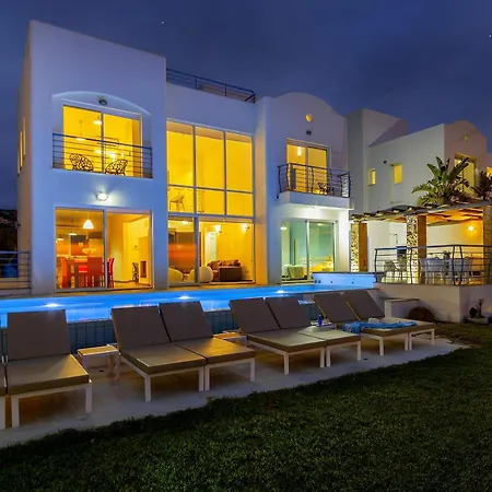 Blue Coral Villas: Exclusive Oceanfront Retreat Villa Coral Bay