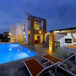 Blue Coral Villas: Exclusive Oceanfront Retreat Coral Bay