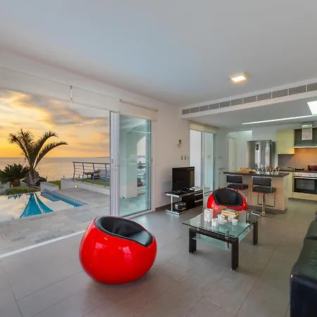 Blue Coral Villas: Exclusive Oceanfront Retreat * Coral Bay