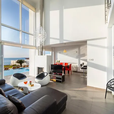 Blue Coral Villas: Exclusive Oceanfront Retreat